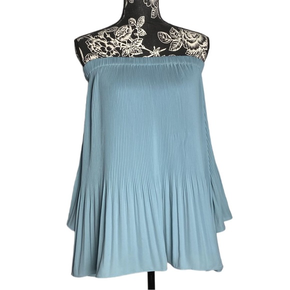 NWT Vince Camuto Off Shoulder Flowy Pleated Blouse Bell Sleeve Stretchy Top - Picture 2 of 9